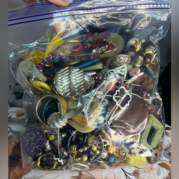 Jewelry - Single Earrings for Crafters & Repurposing 4.87 Pound Lot B1